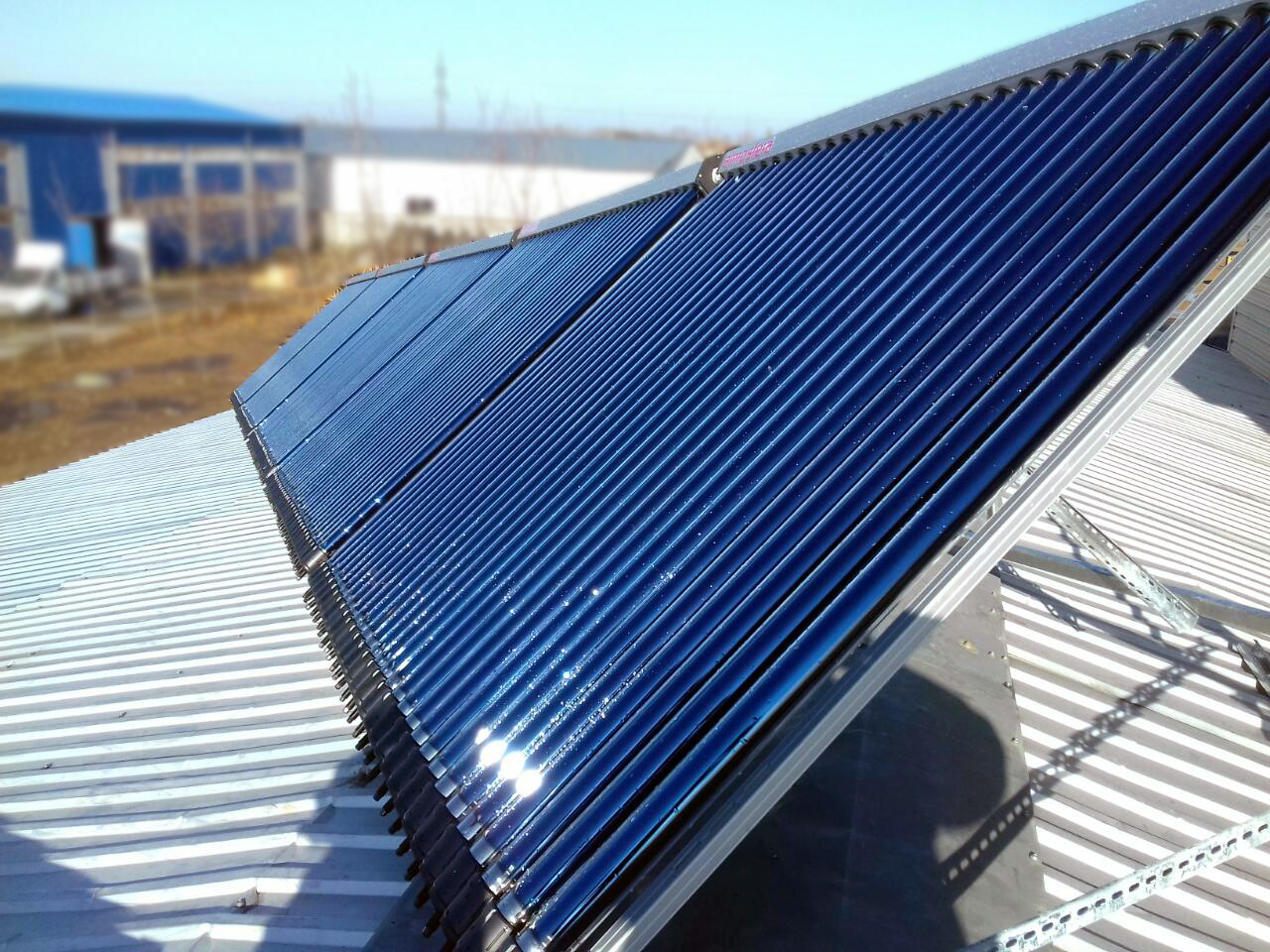 Solar heating system for a factory's personnel needs фото